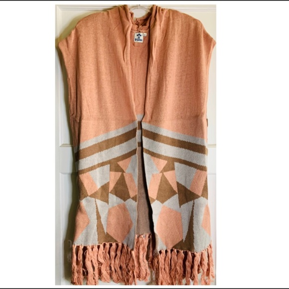 LA Soiree Sweaters - LA Soirée fringe hem poncho - BNWT - 100% cotton